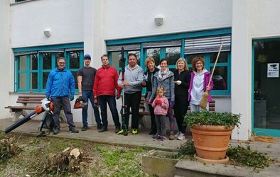 Udeleženci delovne čistilne akcije v Stari Gori
